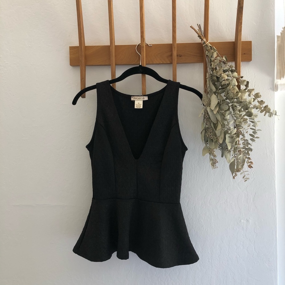 Arden B black Peplum Plunge Top size XS